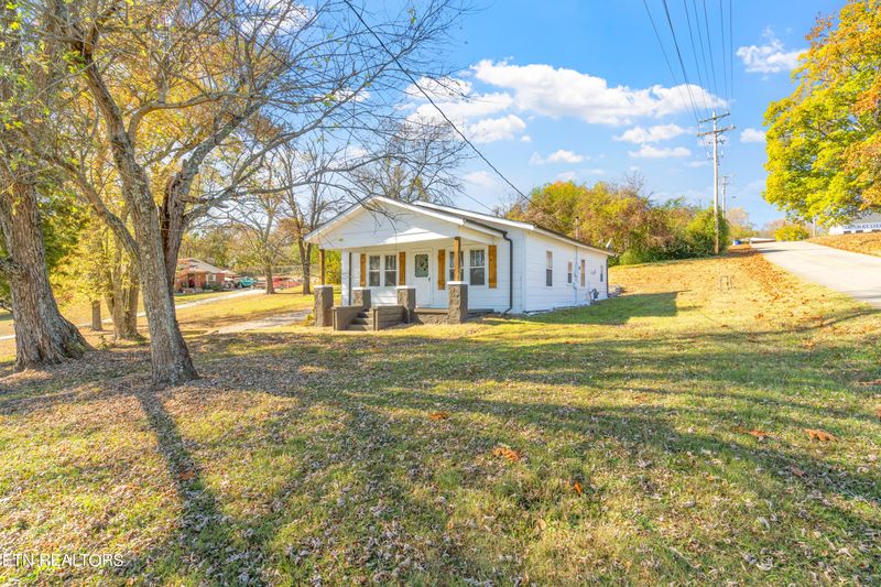 930 Mcadoo St, Clinton, TN 37716