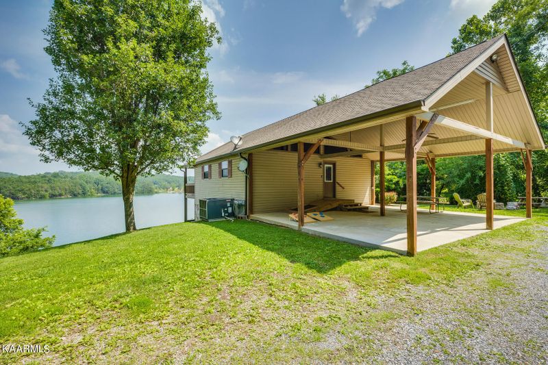 930 Red Bud Ln, Sevierville, TN 37876