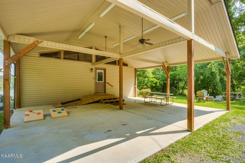 930 Red Bud Ln, Sevierville, TN 37876