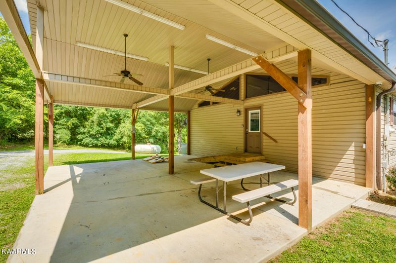 930 Red Bud Ln, Sevierville, TN 37876