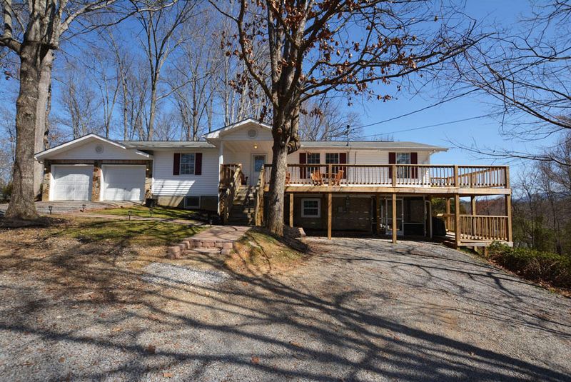 930 Timberlake Cir, Sevierville, TN 37876