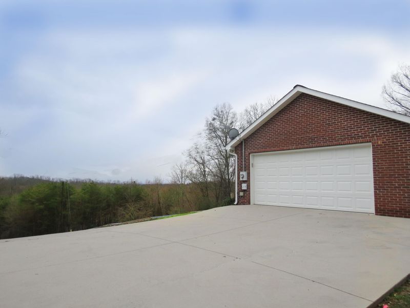 9303 Cameron Rd, Mascot, TN 37806