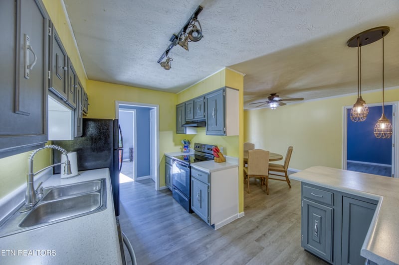 9307 Cameron Rd, Mascot, TN 37806