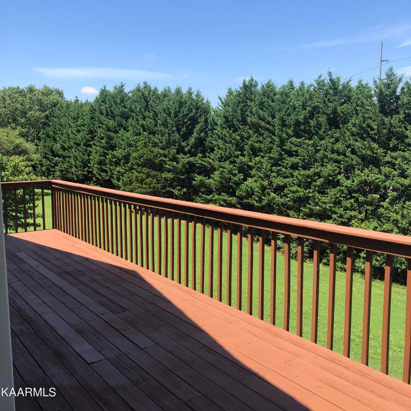 931 Calloway Dr, Lenoir City, TN 37772