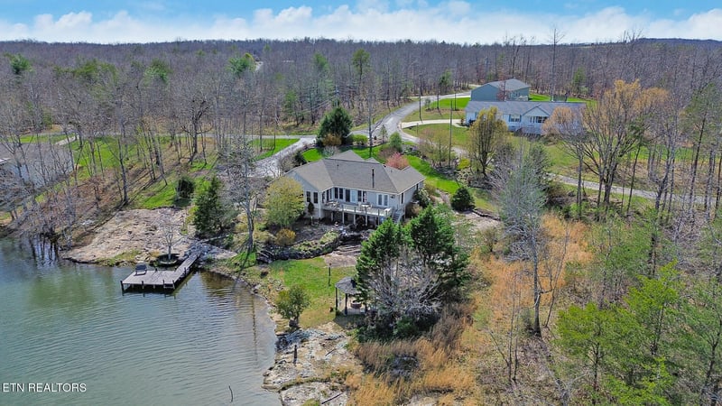 931 Modac Dr, Crossville, TN 38572