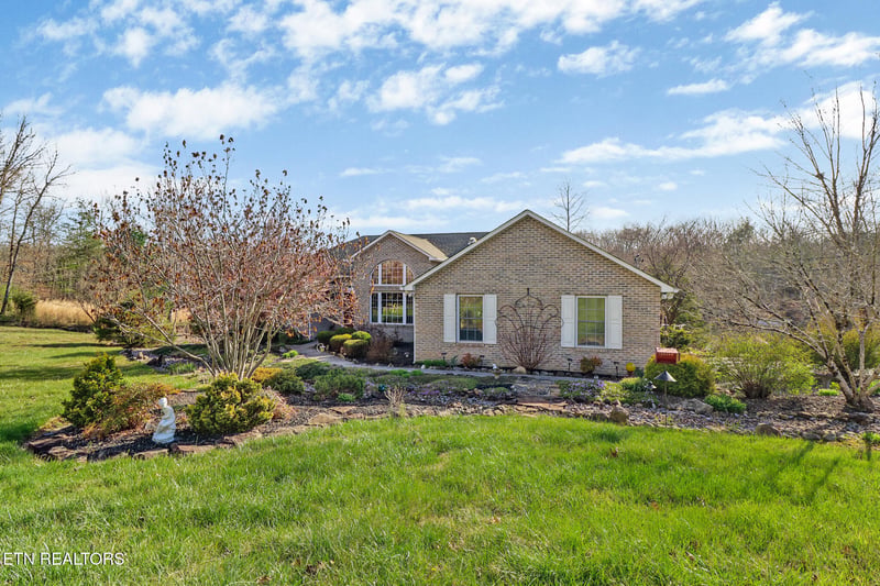 931 Modac Dr, Crossville, TN 38572