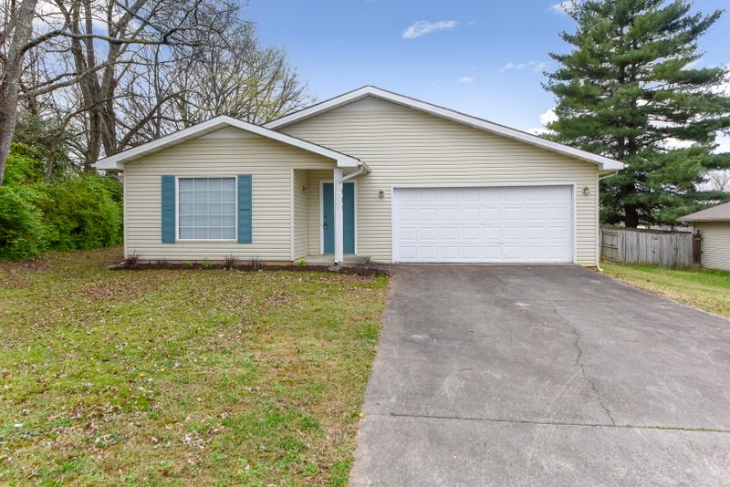 931 Windlau Ct, Maryville, TN 37804