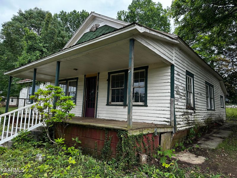 9314 E Emory Rd, Corryton, TN 37721