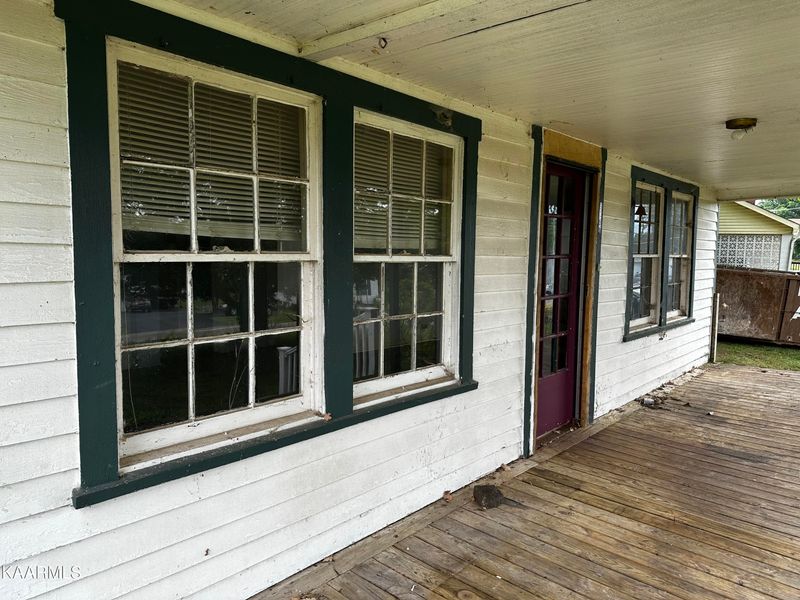 9314 E Emory Rd, Corryton, TN 37721