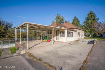 9316 Tipple Ln, Mascot, TN 37806