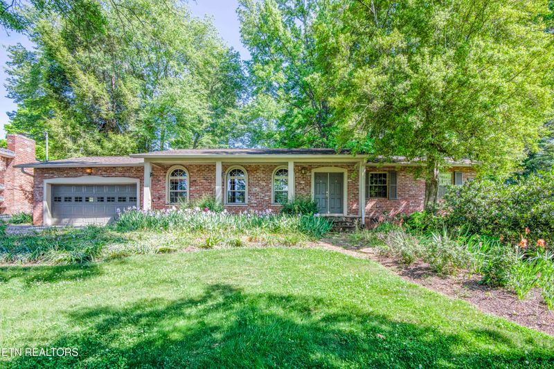 9317 Sarasota Dr, Knoxville, TN 37923