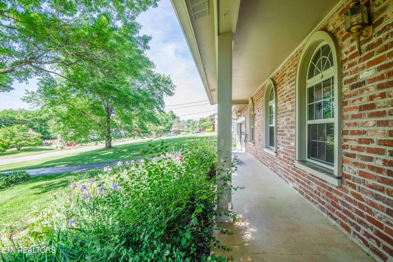 9317 Sarasota Dr, Knoxville, TN 37923