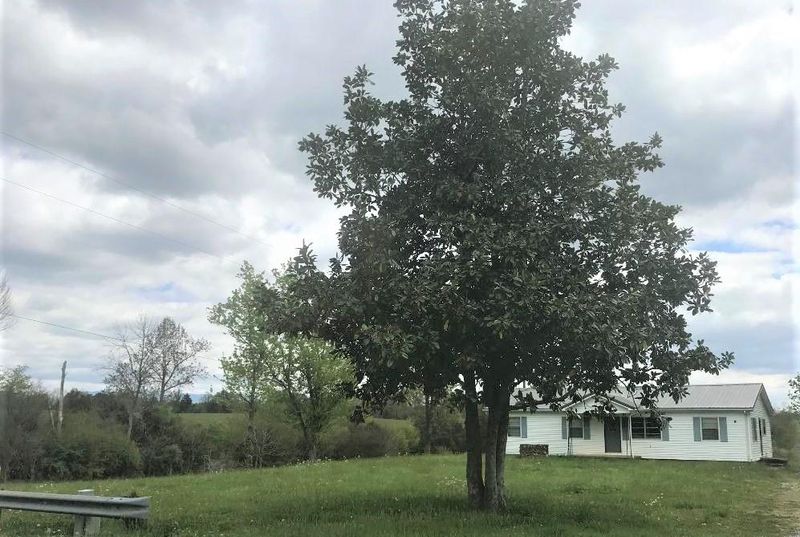 932 Old State Rd, Tellico Plains, TN 37385