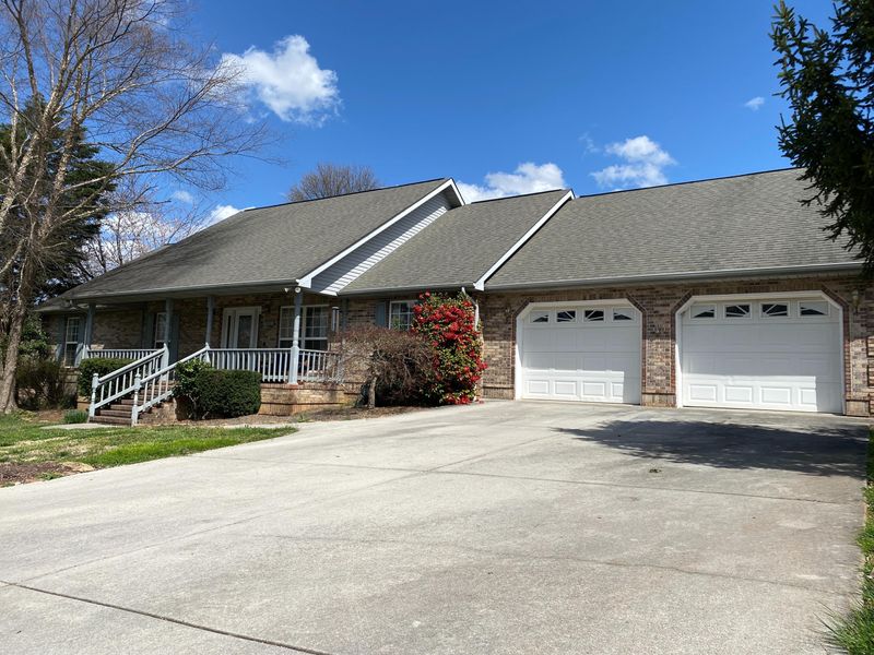 932 Saint Johns Dr, Maryville, TN 37801