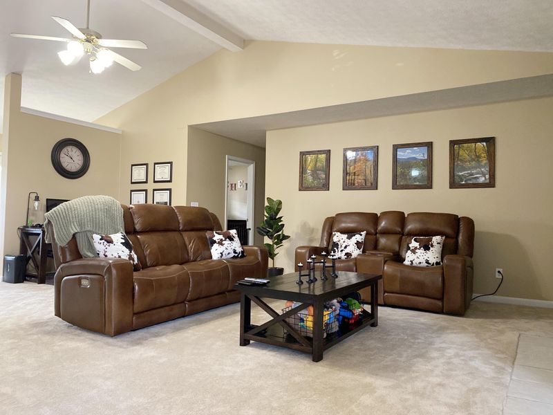 932 Saint Johns Dr, Maryville, TN 37801
