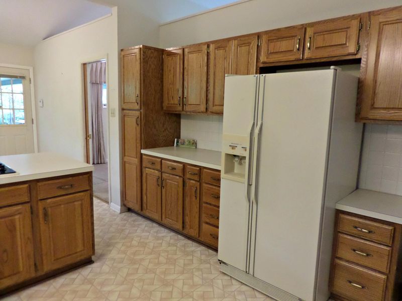 932 W Outer Dr, Oak Ridge, TN 37830