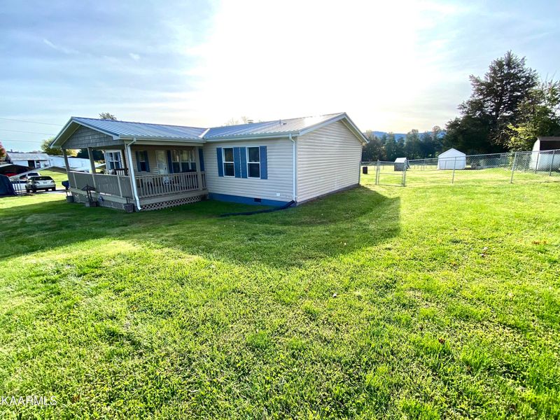 9320 Davis Dr, Corryton, TN 37721