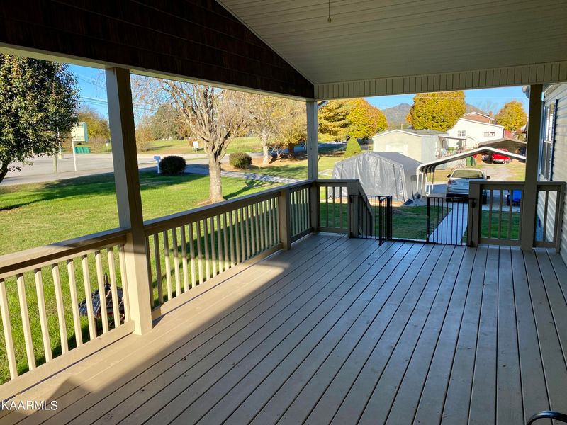 9320 Davis Dr, Corryton, TN 37721