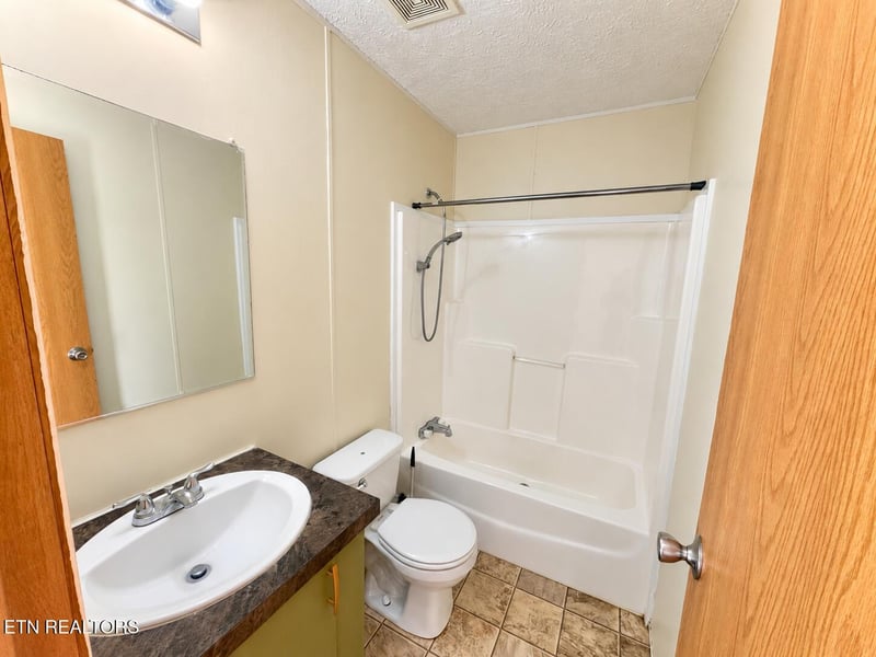 9326 Davis Dr, Corryton, TN 37721