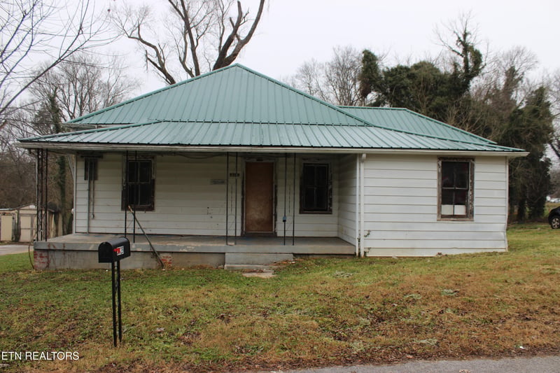 9329 Tipple Ln, Mascot, TN 37806