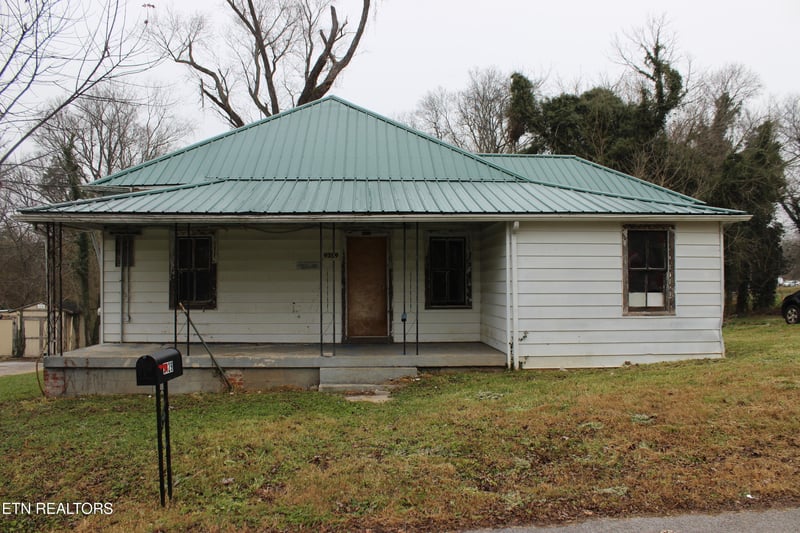 9329 Tipple Ln, Mascot, TN 37806