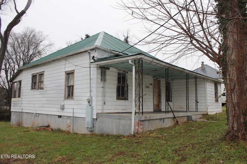 9329 Tipple Ln, Mascot, TN 37806