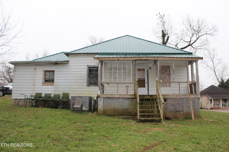 9329 Tipple Ln, Mascot, TN 37806