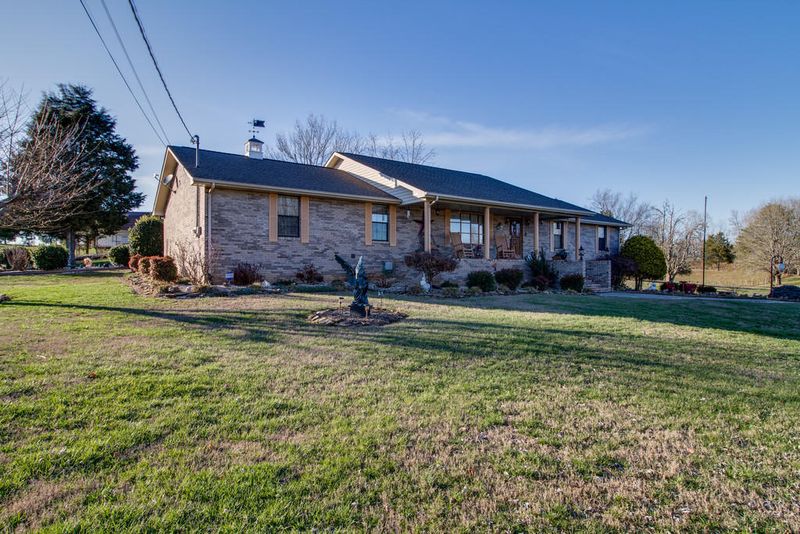 933 Chris Rd, Strawberry Plains, TN 37871