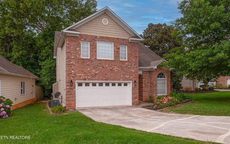 933 Gothic Manor Way, Knoxville, TN 37923