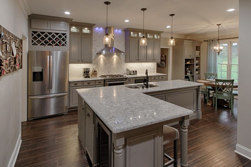 933 Shade Tree Ln, Knoxville, TN 37922