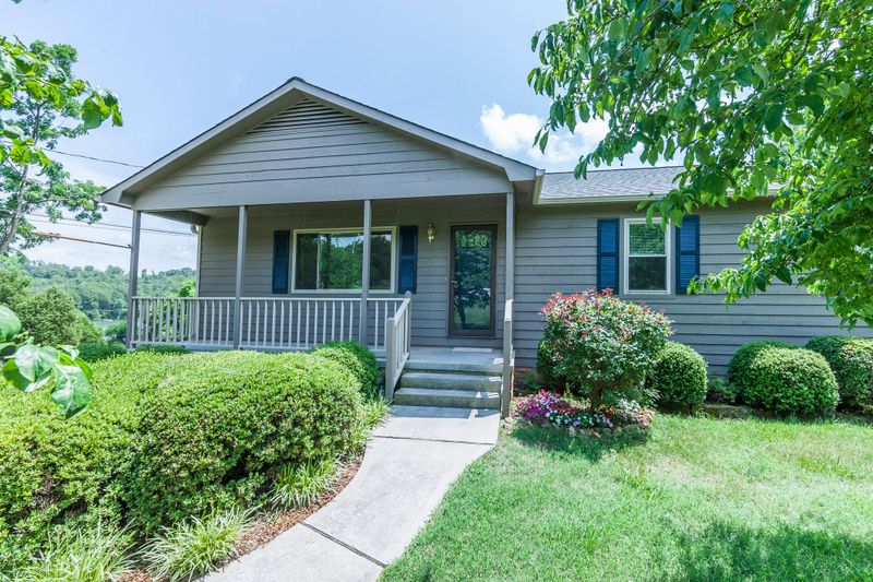 933 Tree Trunk Rd, Knoxville, TN 37934