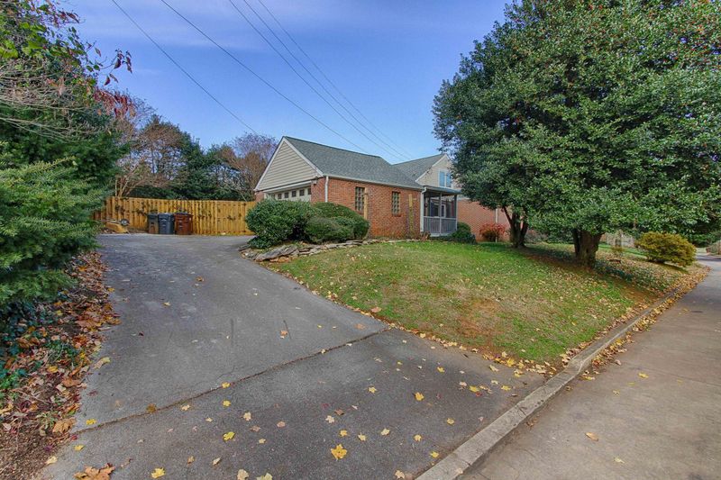 933 Woodside St, Knoxville, TN 37919