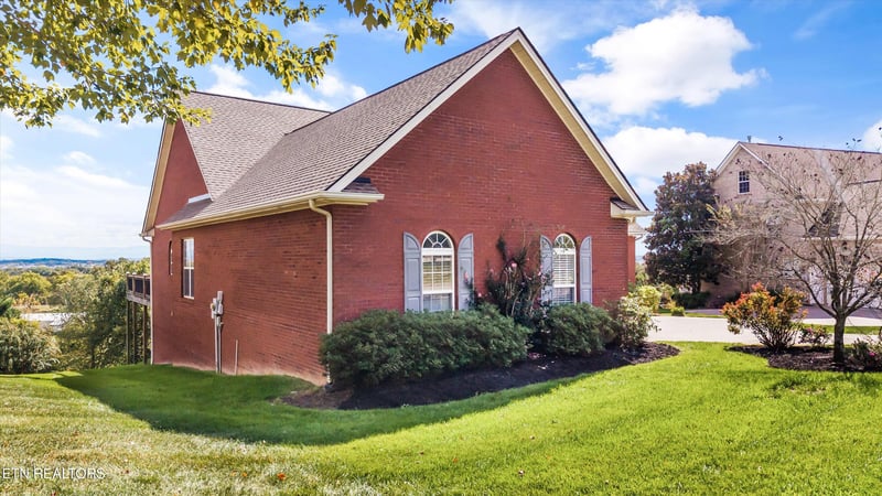 9336 Ridges Meadow Ln, Knoxville, TN 37931
