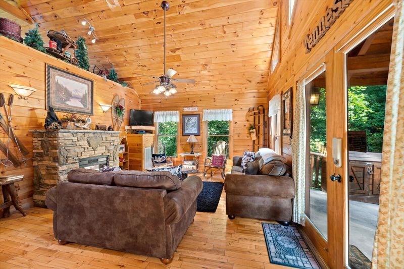 934 Black Bear Cub Way, Sevierville, TN 37862