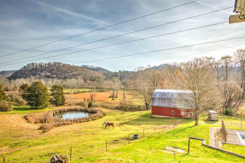 9340 Pedigo Rd, Powell, TN 37849