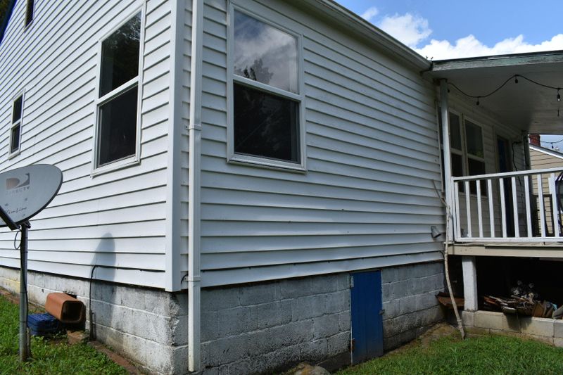 9345 Brimstone Rd, Robbins, TN 37852