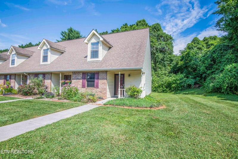 935 Chip Cove Ln, Knoxville, TN 37938