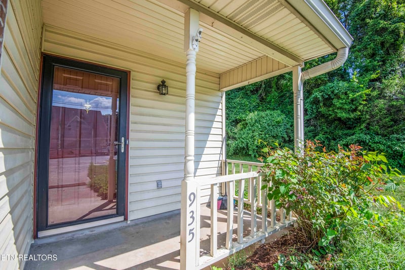 935 Chip Cove Ln, Knoxville, TN 37938