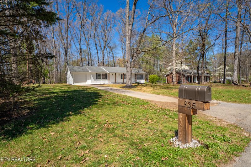935 Forest Heights Cir, Lenoir City, TN 37772