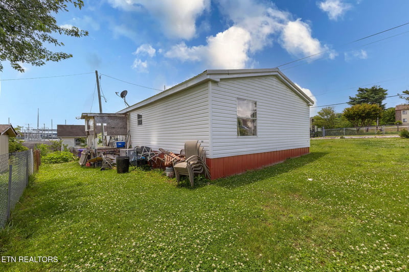 935 Summer St, Loudon, TN 37774