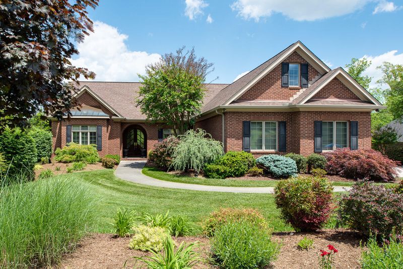 935 Timberline Dr, Lenoir City, TN 37772
