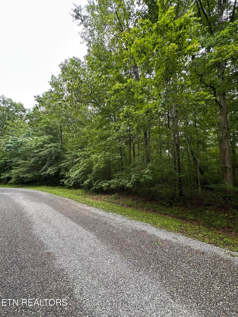 935 Veho Cir, Crossville, TN 38572