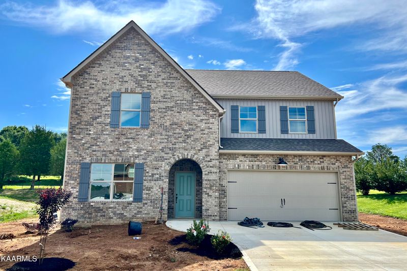 9352 Gabrielle Rd, Strawberry Plains, TN 37871