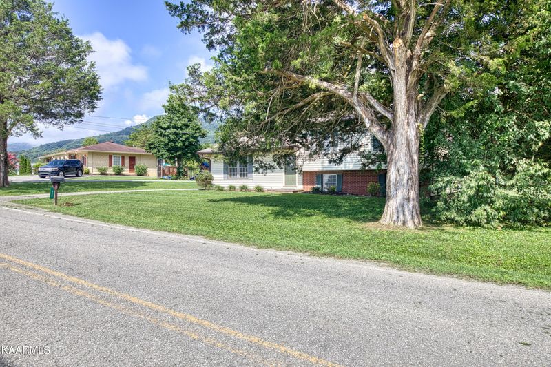936 Butter And Egg Rd, Jacksboro, TN 37757
