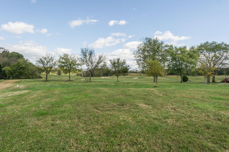 936 Indian Cave Dr, Loudon, TN 37774