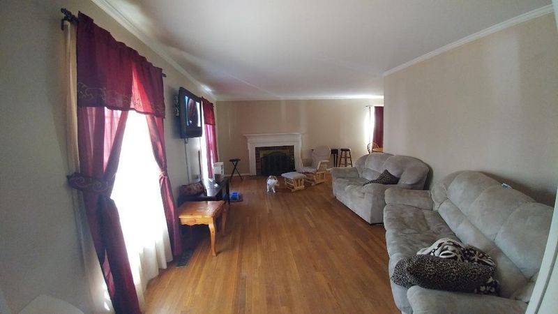 936 W Outer Dr, Oak Ridge, TN 37830