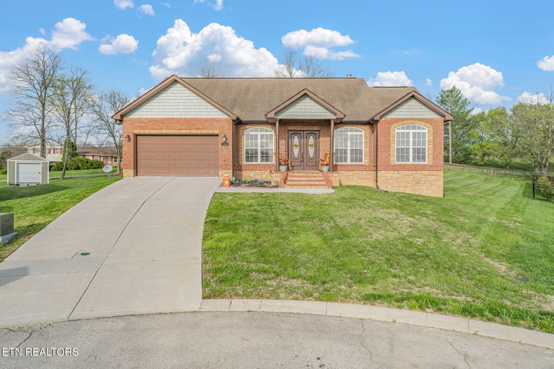 9360 Gabrielle Rd, Strawberry Plains, TN 37871