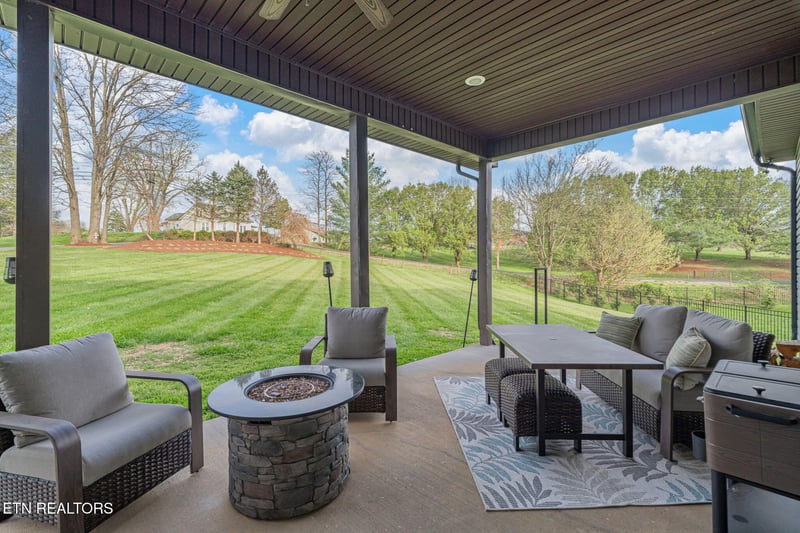 9360 Gabrielle Rd, Strawberry Plains, TN 37871