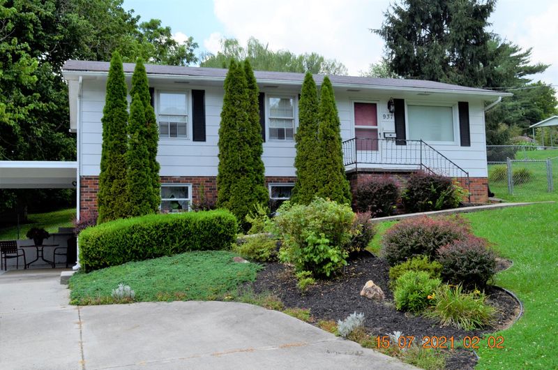 937 Chilhowee St, Harriman, TN 37748