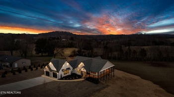 937 Disco Loop Rd, Friendsville, TN 37737